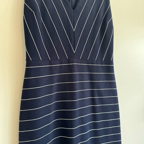 Flattering! Banana Republic Striped Knit Bodycon Dress - Size 4 - Picture 5 of 5